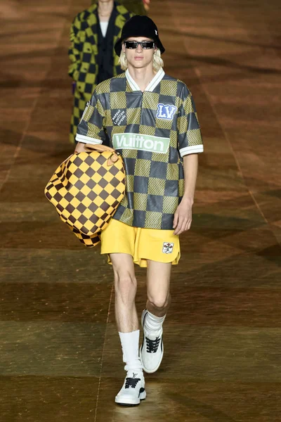 Look 32